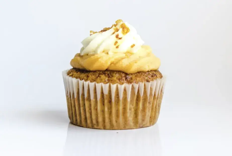 Idealne cupcakes „jak z cukierni”: bazowy biszkopt + 3 warianty kremu