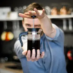 Ile kawy na 100 ml? Odkryj idealne proporcje dla smaku