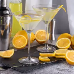 Jaki alkohol do herbaty? Odkryj najlepsze połączenia smakowe