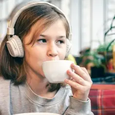 Czy można pić kawę w wieku 13 lat? Sprawdź, co mówią eksperci
