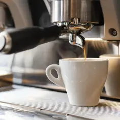 Skuteczne sposoby na czyszczenie ekspresu do kawy bez uszkodzeń