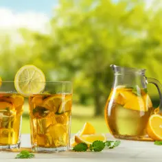 Jak zrobić mrożoną herbatę Lipton, aby zachwycić gości latem