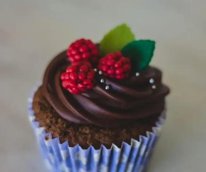 Ile kalorii ma muffinka czekoladowa? Sprawdź, czy warto ją jeść!