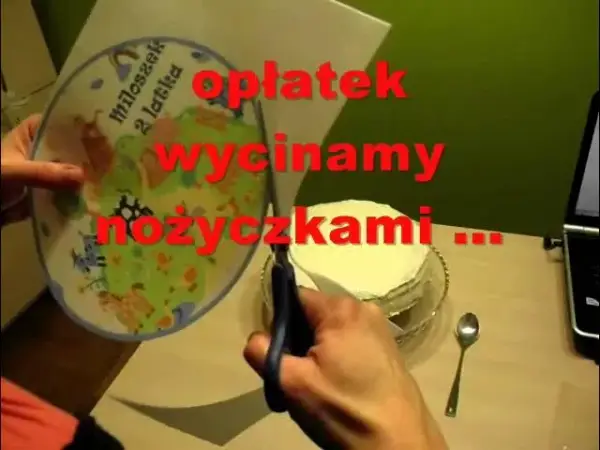 Jak prawidłowo położyć opłatek na babeczkach? Proste kroki i porady