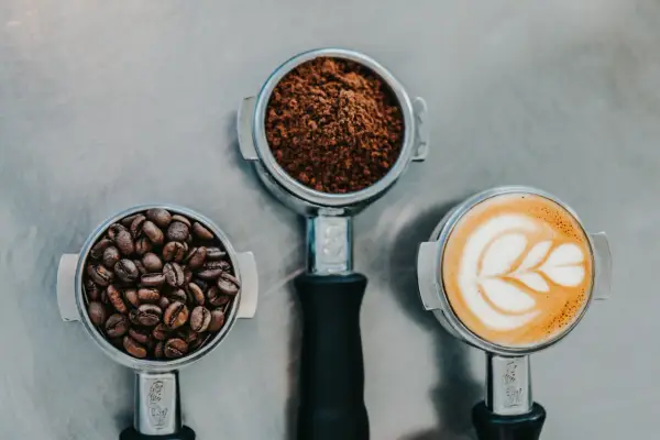 Ile kcal ma kawa latte? Zaskakujące kalorie w Twoim ulubionym napoju